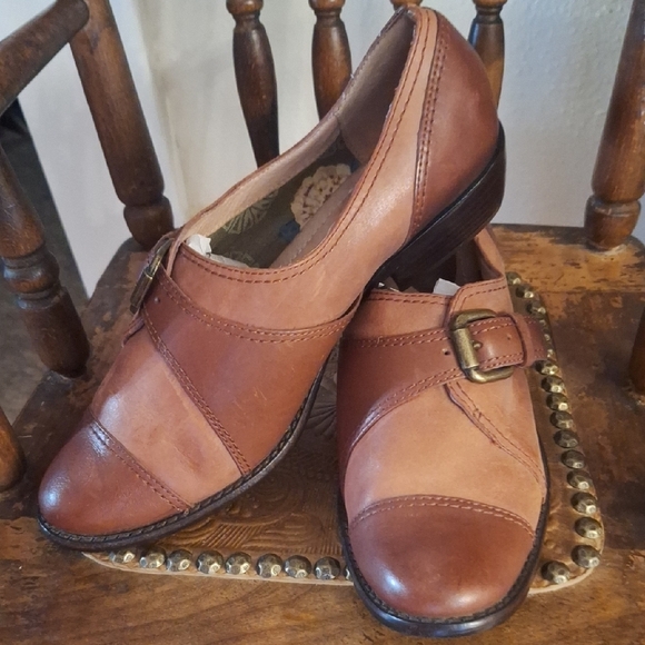 Fossil Brown Leather Women's Shoes - Picture 1 of 8
